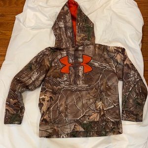 EUC Under Armour camo sweatshirt.  Youth Medium.